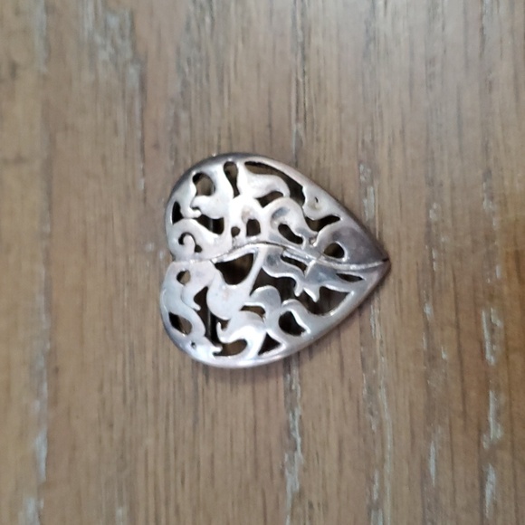 Sterling USA filigree heart shaped brooch - Picture 1 of 3
